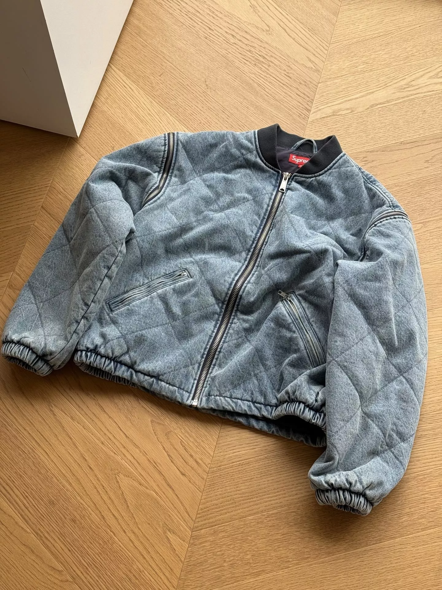 슈프림 FW25 집오프 슬리브 퀼티드 봄버 재킷 상세 이미지 9