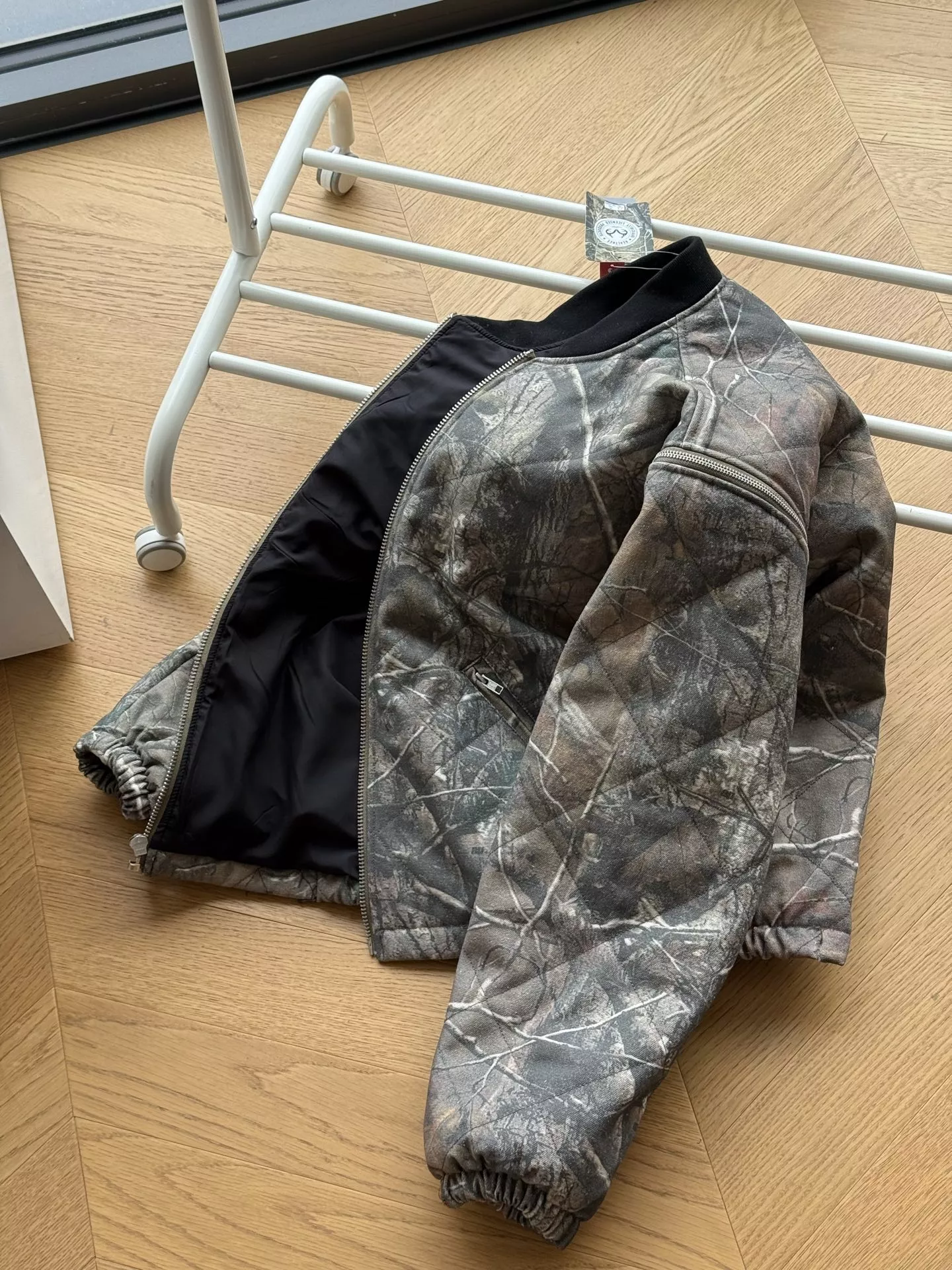 슈프림 FW25 집오프 슬리브 퀼티드 봄버 재킷 상세 이미지 4