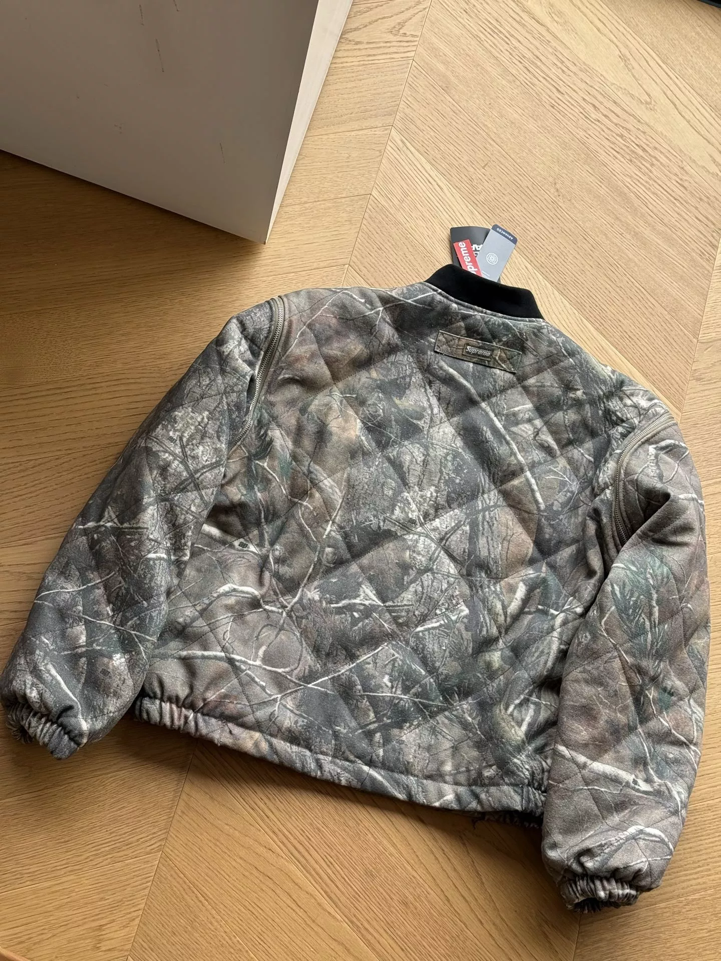 슈프림 FW25 집오프 슬리브 퀼티드 봄버 재킷 상세 이미지 18