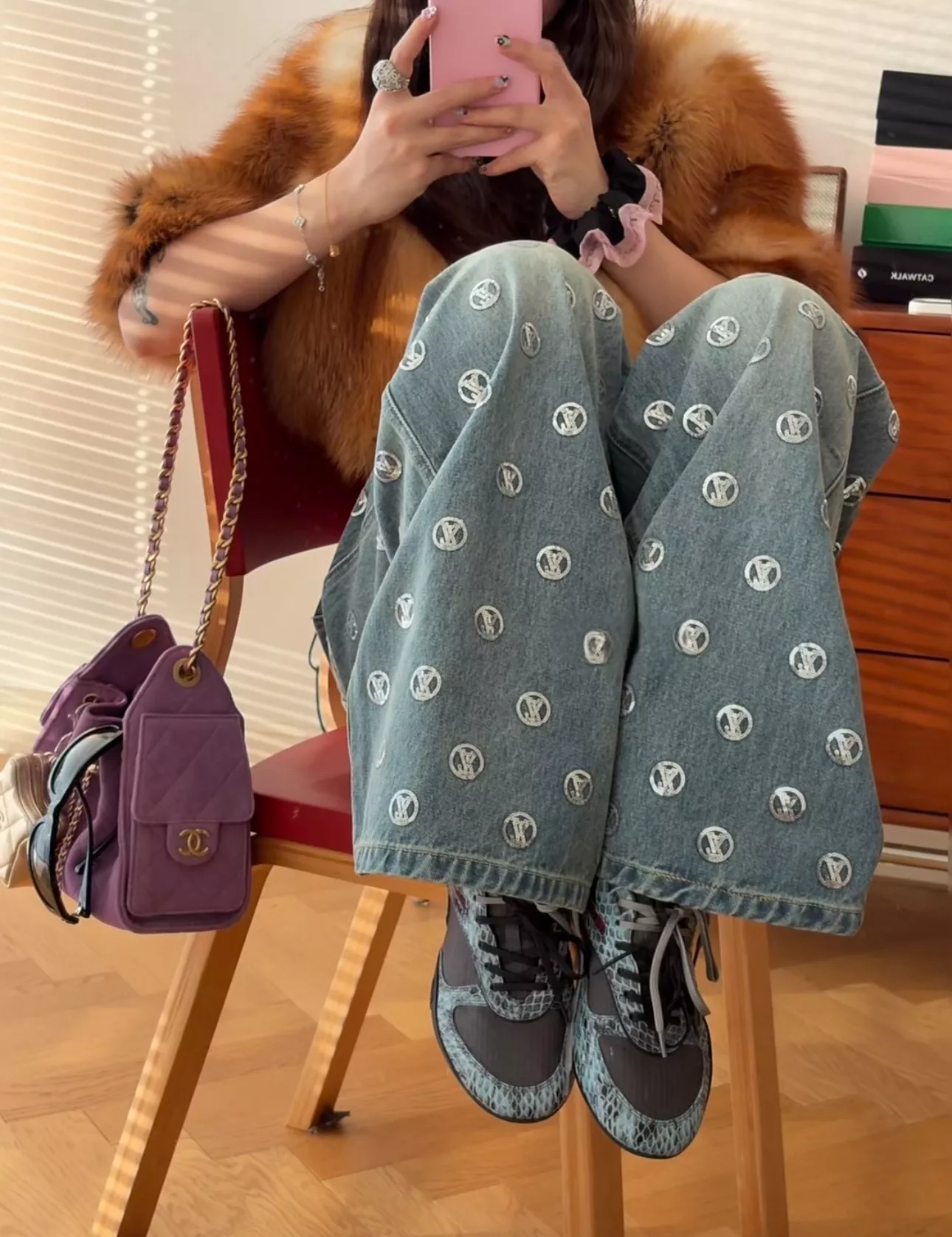 루이비통 모노그램 시퀸 로고 워싱 데님 팬츠 상세 이미지 13