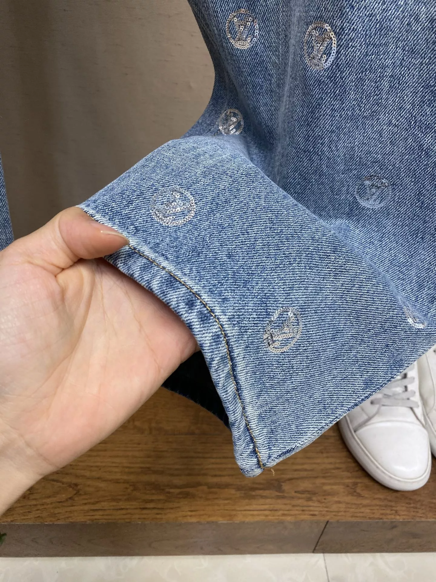루이비통 모노그램 시퀸 로고 워싱 데님 팬츠 상세 이미지 8