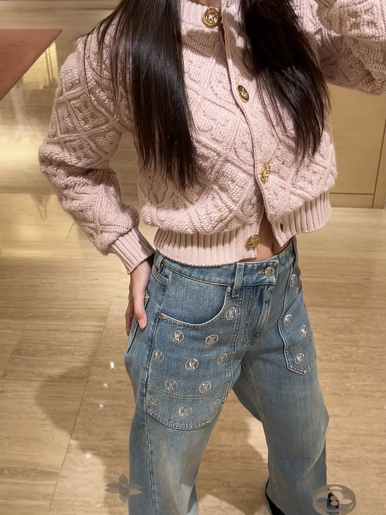 루이비통 모노그램 스팽글 로고 워시드 데님 팬츠 상세 이미지 20
