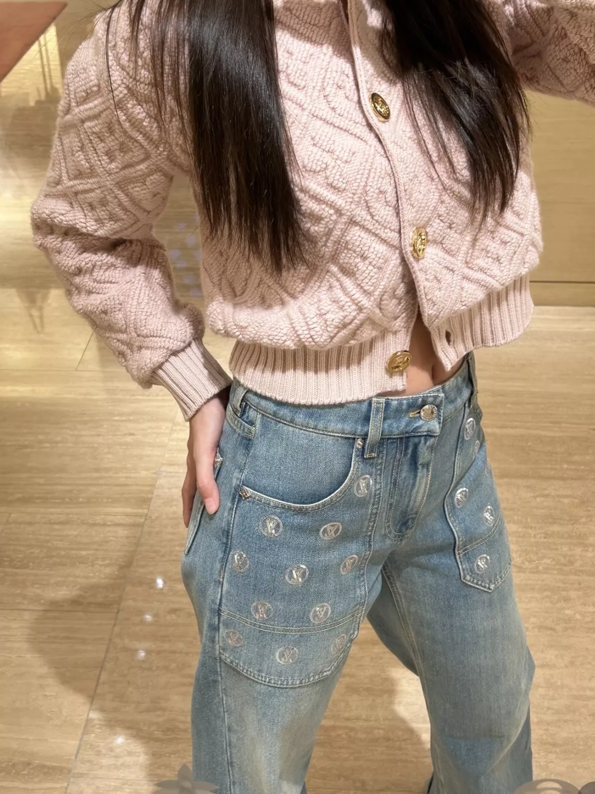 루이비통 모노그램 스팽글 로고 워시드 데님 팬츠 상세 이미지 22