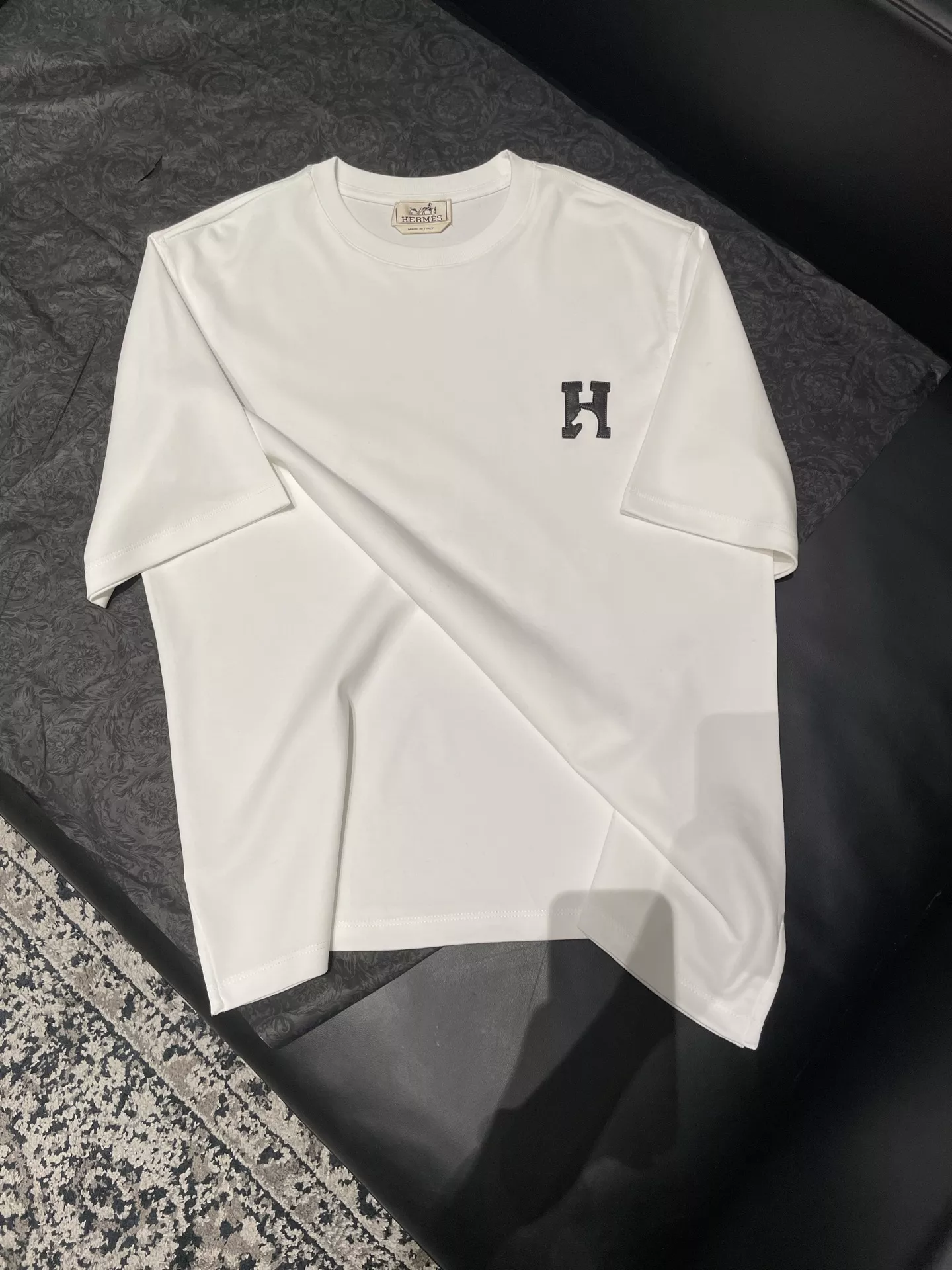 에르메스 H쉐발 로고 패치 코튼 크루넥 반팔 티셔츠 상세 이미지 3
