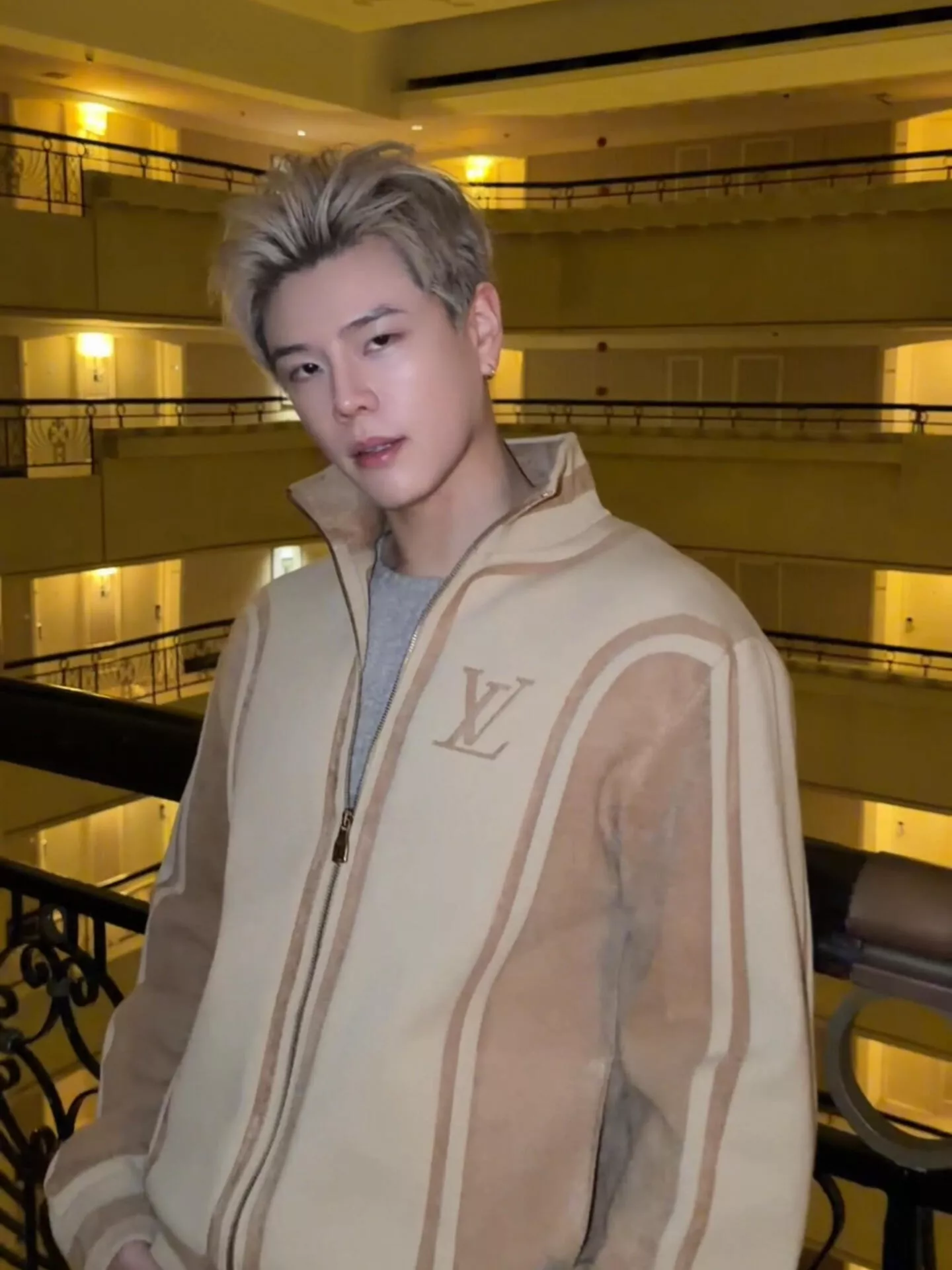 루이비통 LV 모노그램 니트 집업 스포츠 상의 상세 이미지 20