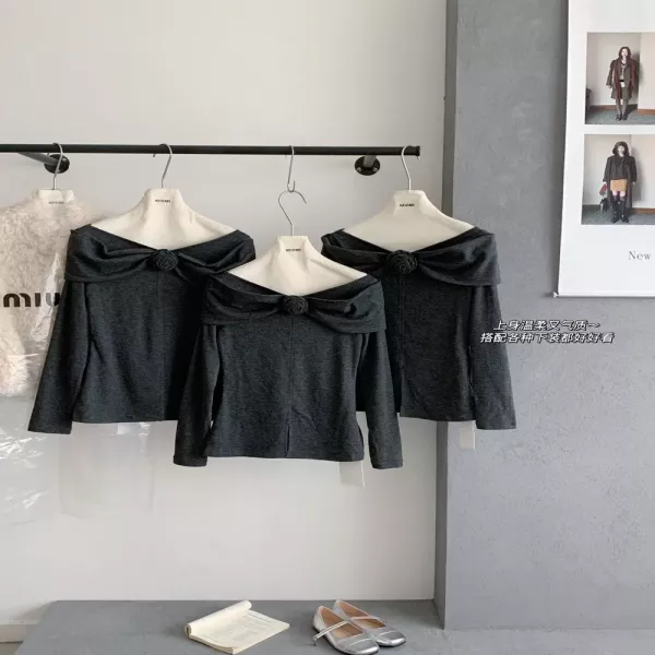 노브랜드 플라워 오프숄더 니트 탑