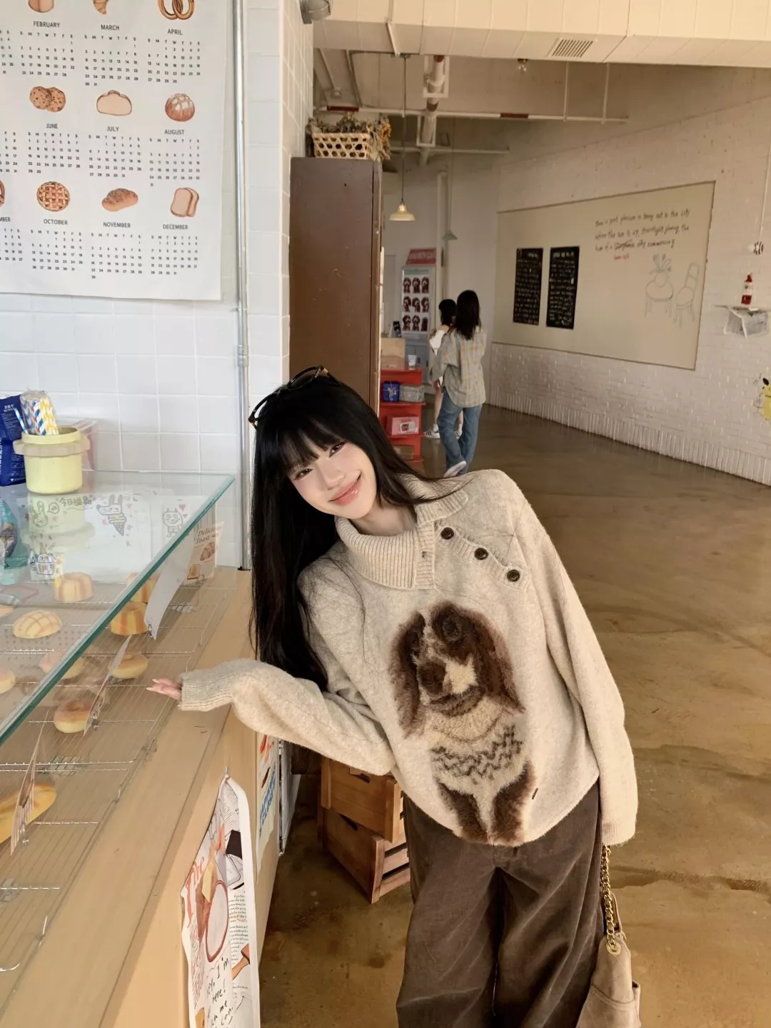 노브랜드 카툰 퍼피 입체 패치 사선 버튼 니트 상세 이미지 36