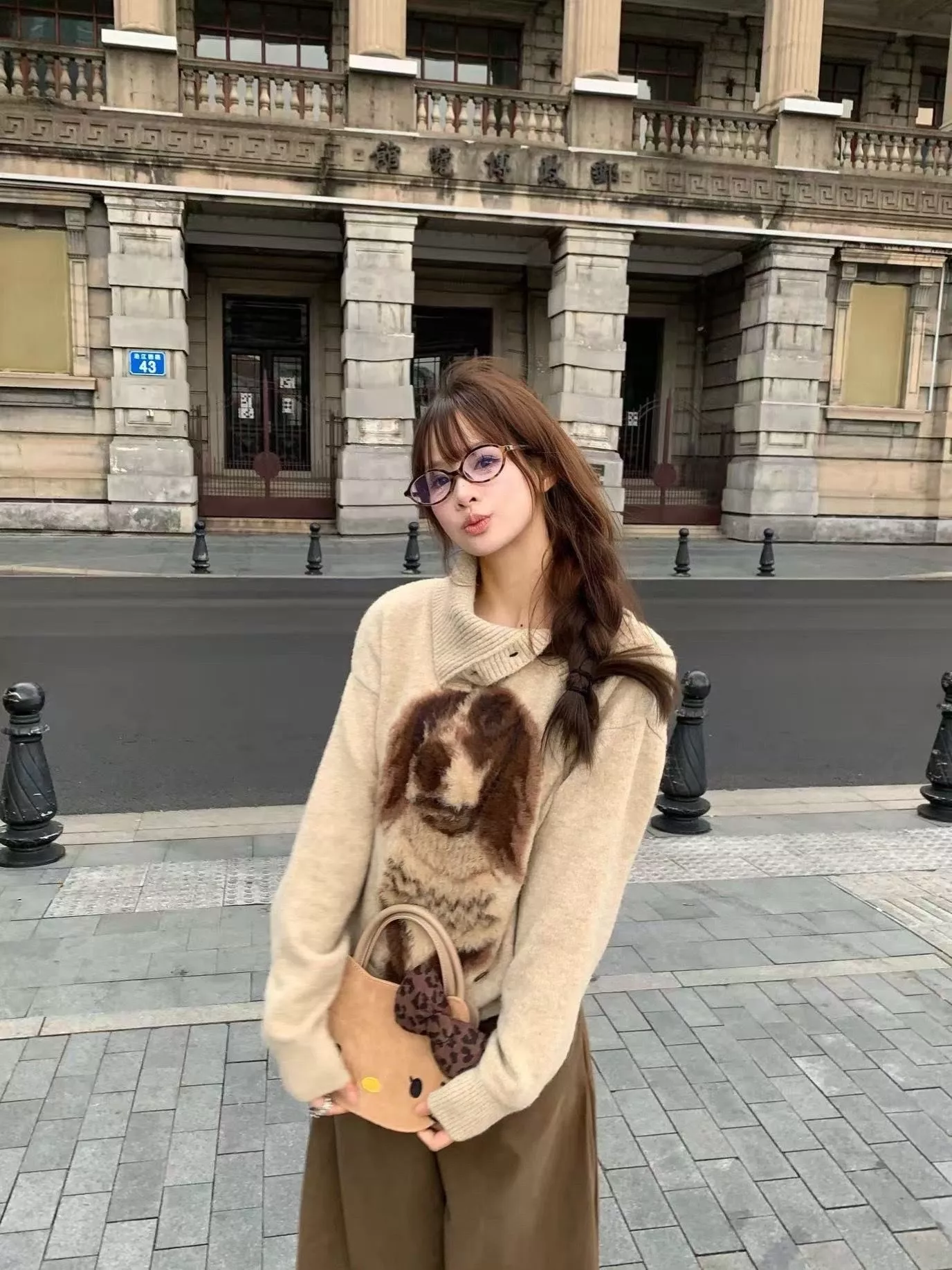 노브랜드 카툰 퍼피 입체 패치 사선 버튼 니트 상세 이미지 24