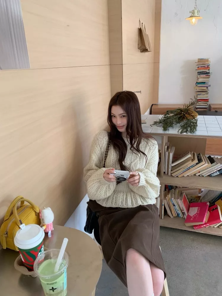 노브랜드 레이스 펀칭 허리밴딩 벌룬소매 프릴 니트 상세 이미지 27