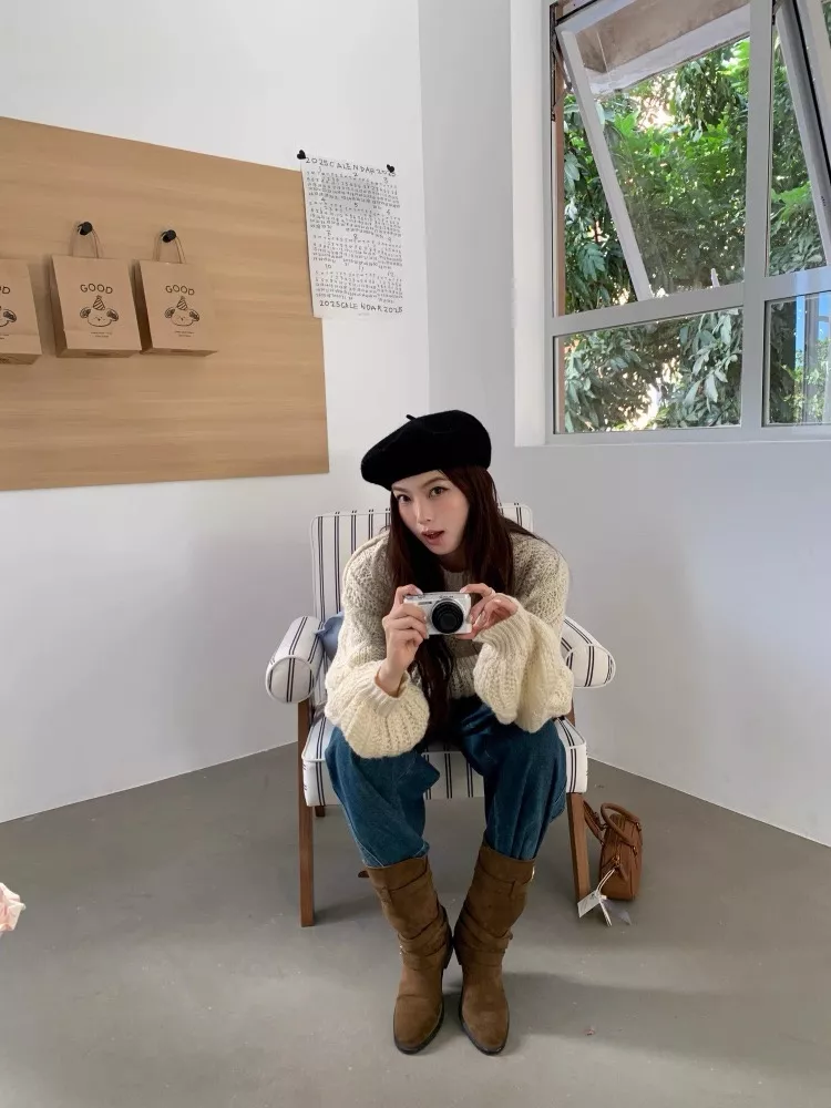 노브랜드 레이스 펀칭 허리밴딩 벌룬소매 프릴 니트 상세 이미지 23