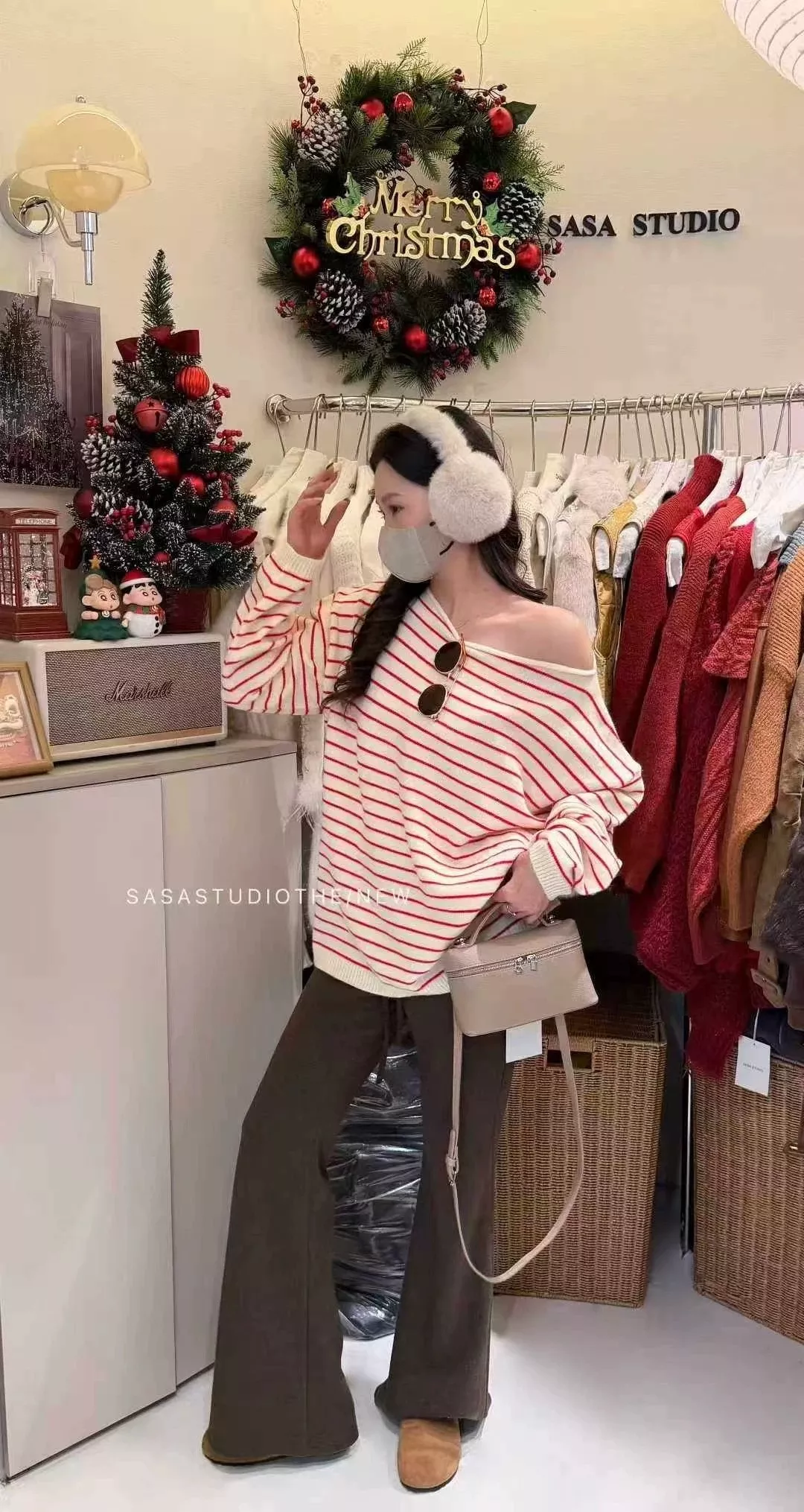 노브랜드 배색 스트라이프 오프숄더 니트 상세 이미지 37