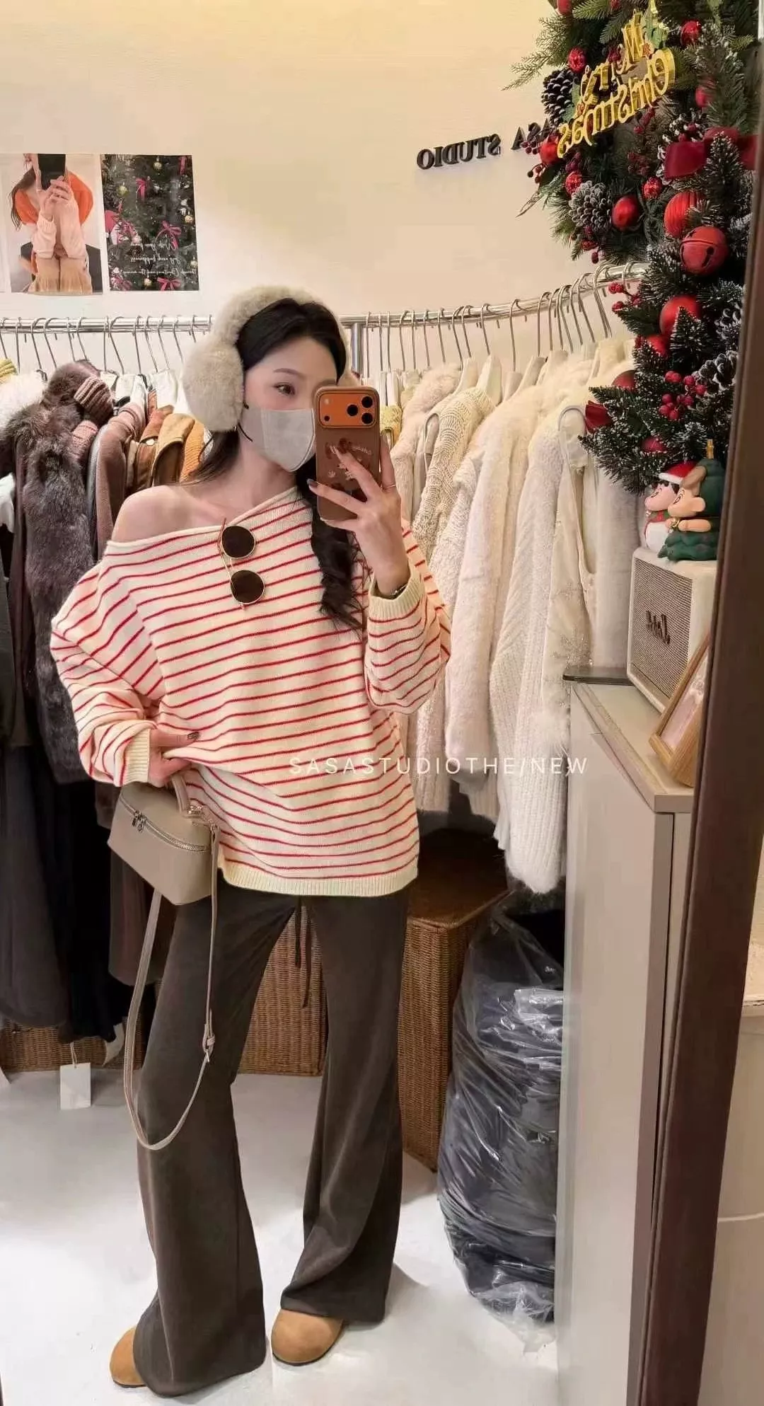 노브랜드 배색 스트라이프 오프숄더 니트 상세 이미지 38
