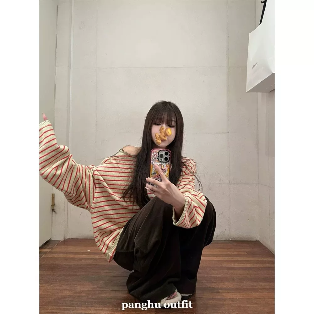 노브랜드 배색 스트라이프 오프숄더 니트 상세 이미지 21