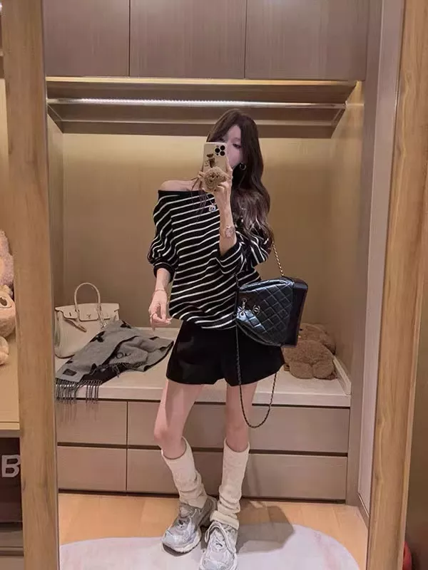 노브랜드 배색 스트라이프 오프숄더 니트 상세 이미지 59