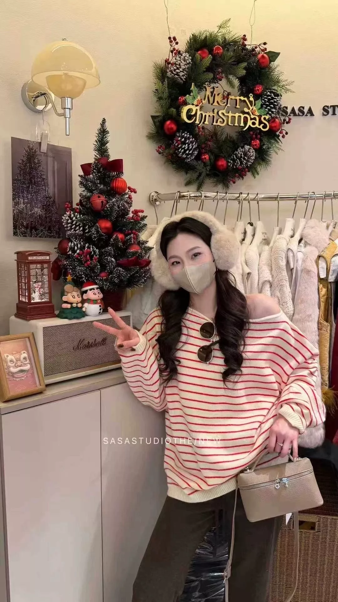 노브랜드 배색 스트라이프 오프숄더 니트 상세 이미지 39