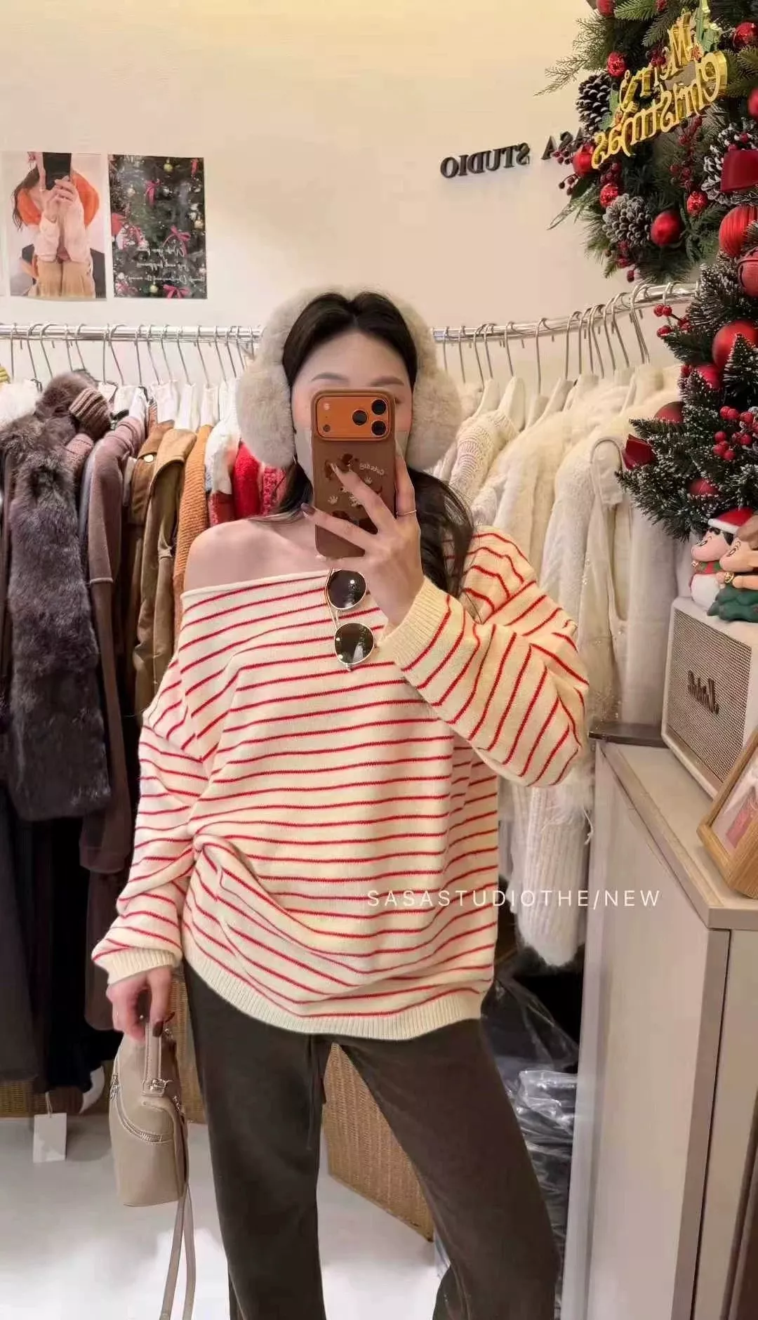 노브랜드 배색 스트라이프 오프숄더 니트 상세 이미지 36