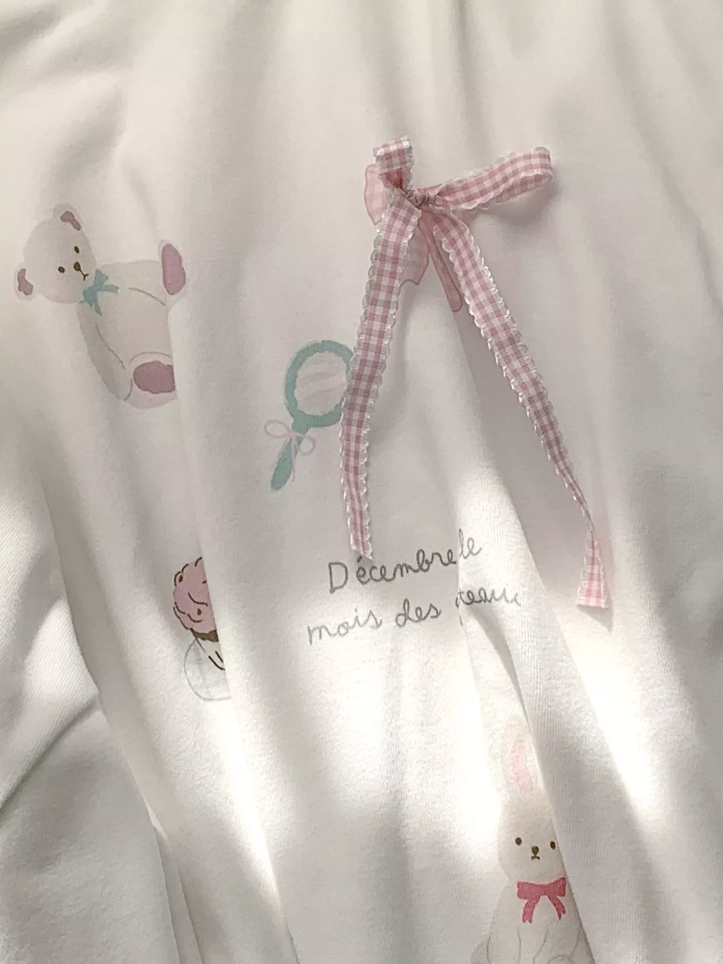 노브랜드 헬로키티 하트 프린트 기모 롱슬리브 티 상세 이미지 5