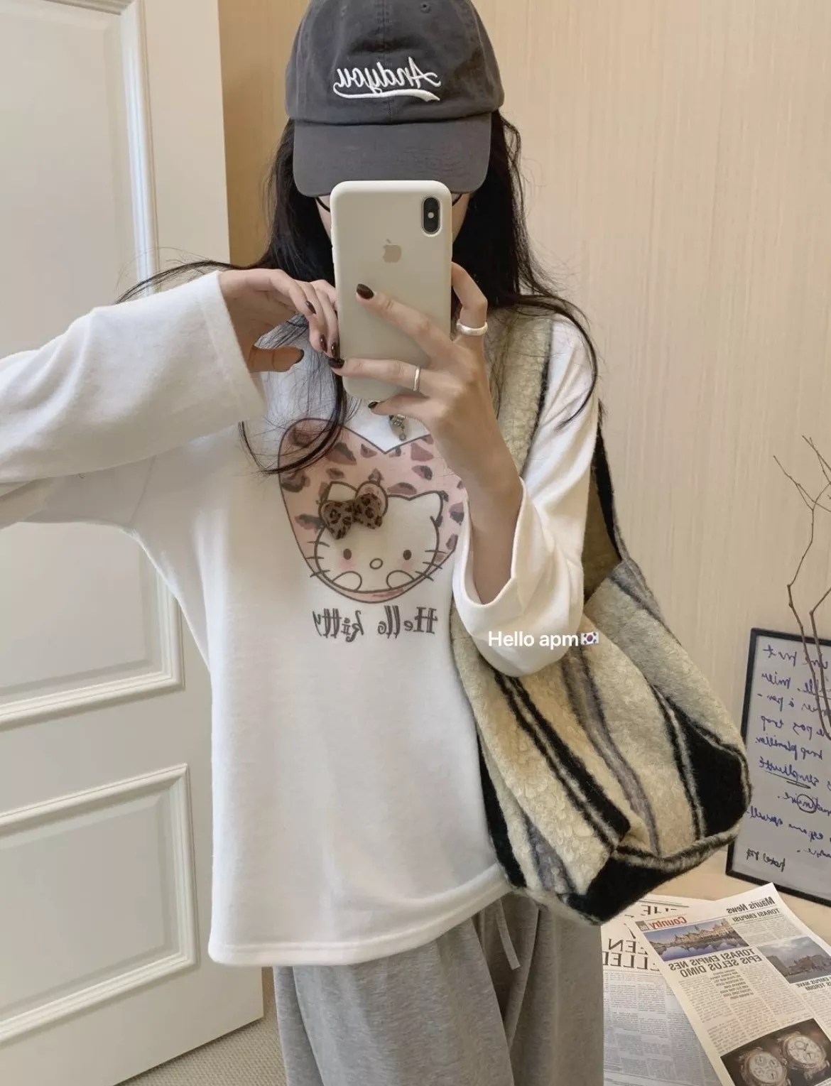 노브랜드 헬로키티 하트 프린트 기모 롱슬리브 티 상세 이미지 22
