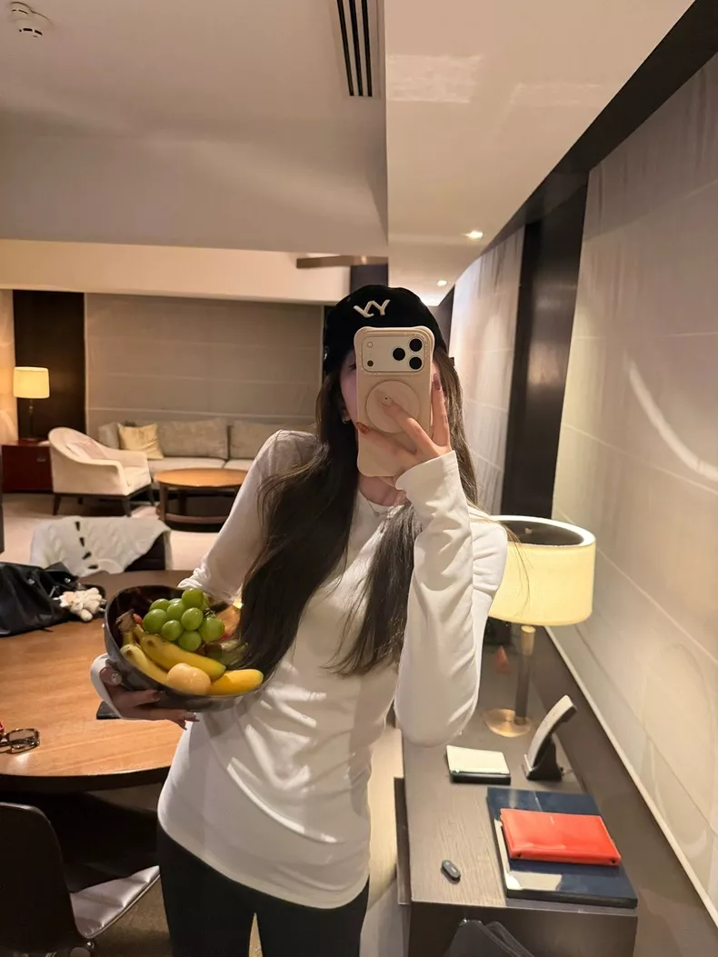 노브랜드 여성 슬림핏 기모 이너 티셔츠 상세 이미지 42