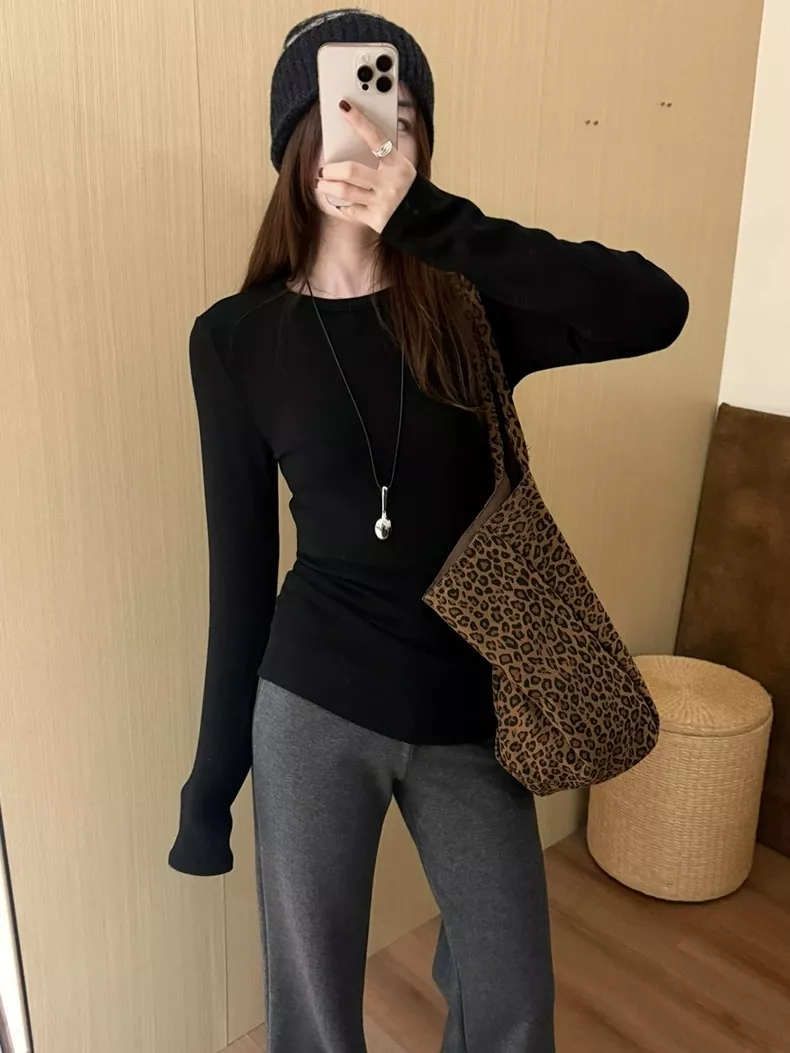 노브랜드 여성 슬림핏 기모 이너 티셔츠 상세 이미지 52