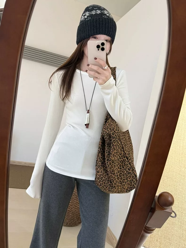 노브랜드 여성 슬림핏 기모 이너 티셔츠 상세 이미지 51
