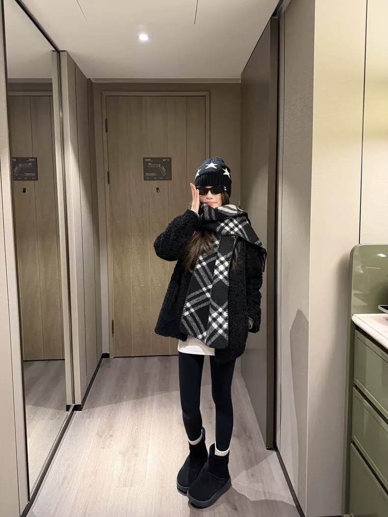 노브랜드 여성 슬림핏 기모 이너 티셔츠 상세 이미지 57