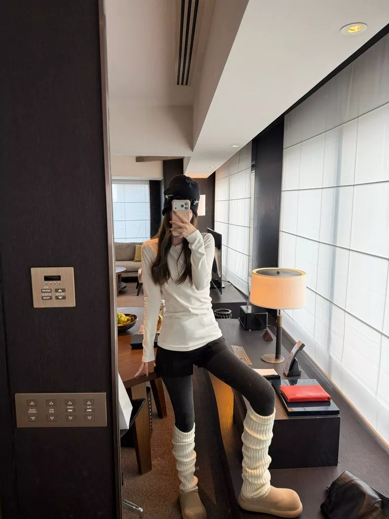 노브랜드 여성 슬림핏 기모 이너 티셔츠 상세 이미지 38