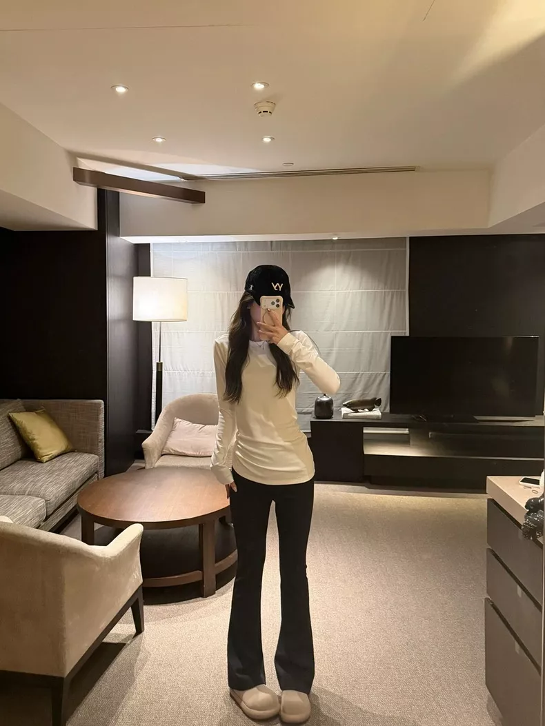 노브랜드 여성 슬림핏 기모 이너 티셔츠 상세 이미지 43