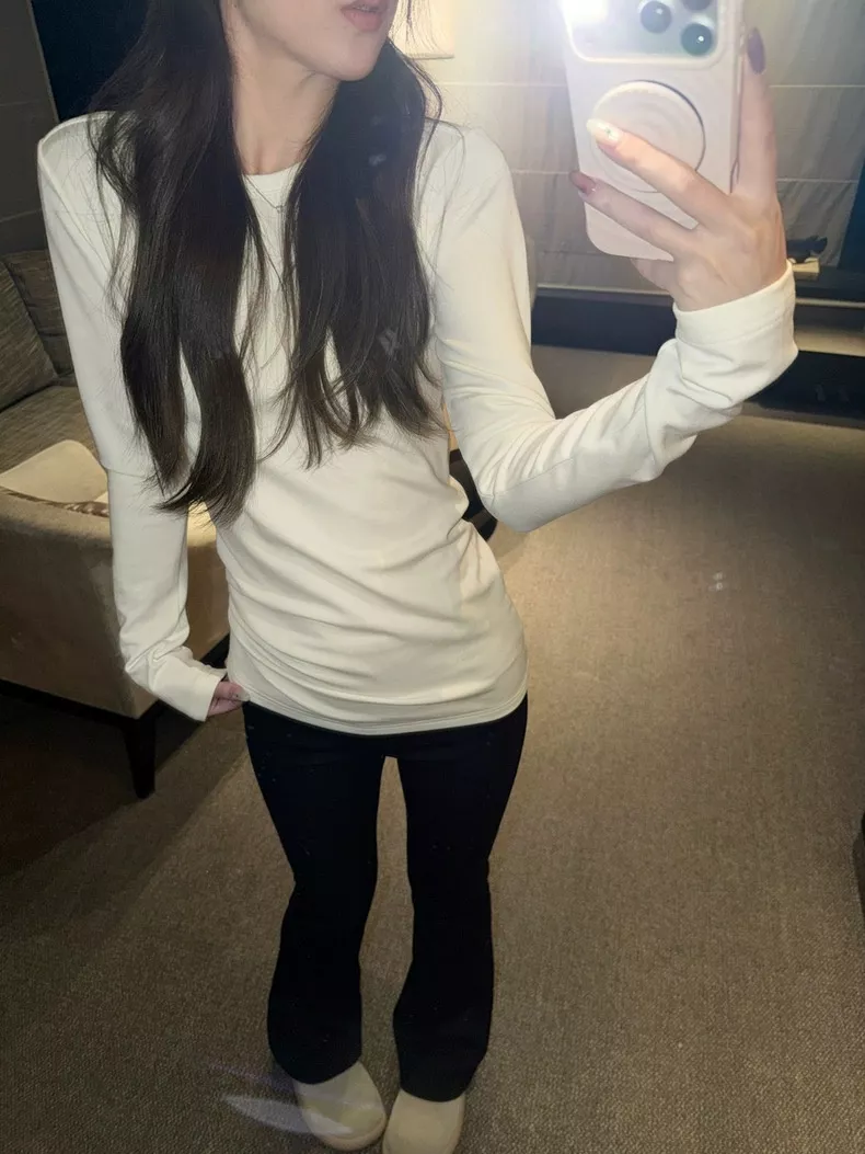 노브랜드 여성 슬림핏 기모 이너 티셔츠 상세 이미지 37