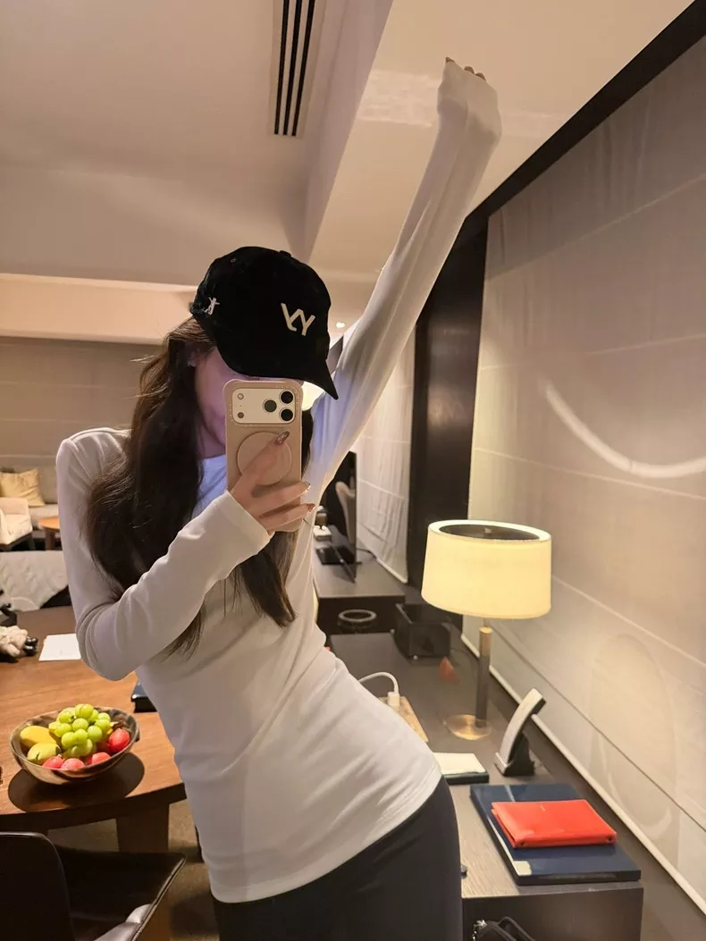 노브랜드 여성 슬림핏 기모 이너 티셔츠 상세 이미지 44