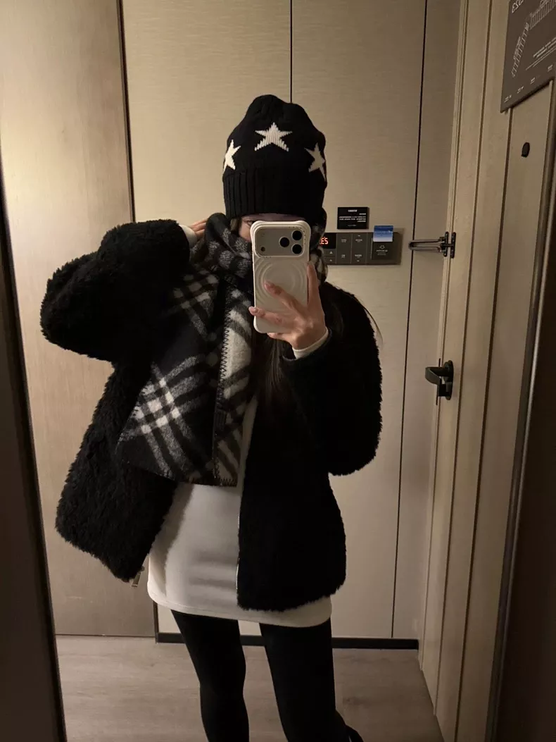 노브랜드 여성 슬림핏 기모 이너 티셔츠 상세 이미지 61
