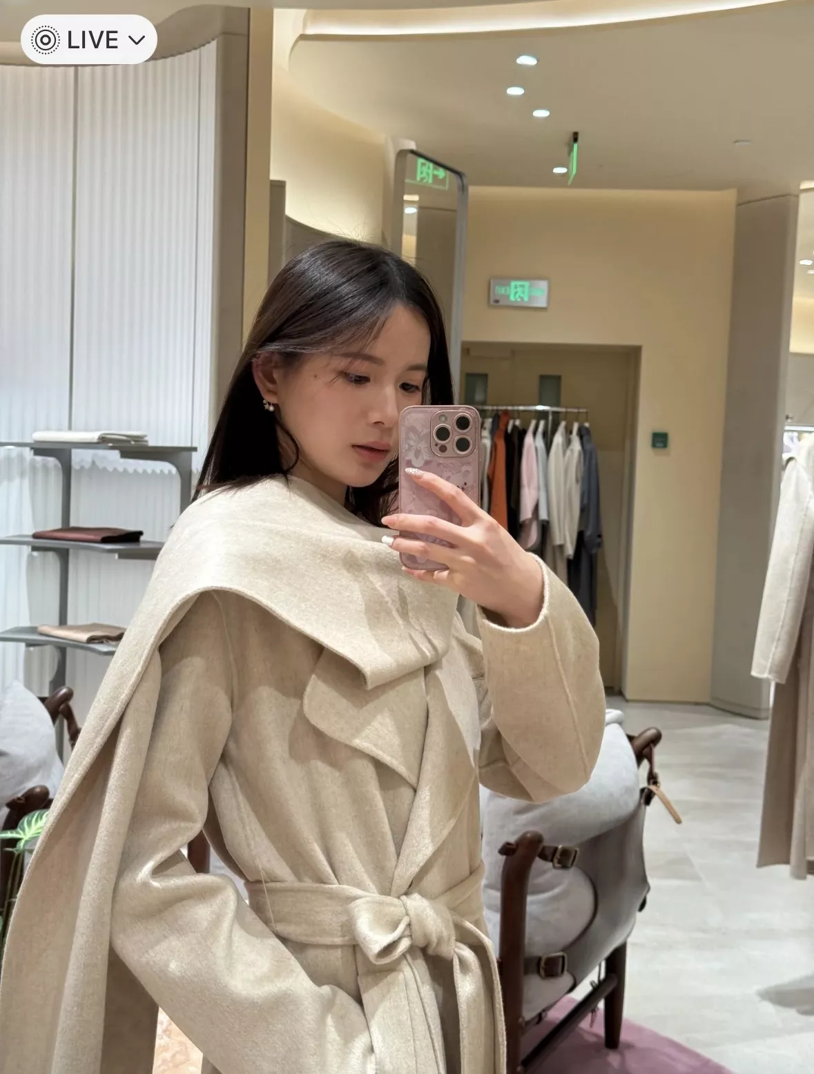 끌로에 양면 캐시미어 울 더블페이스 벨티드 코트 상세 이미지 36