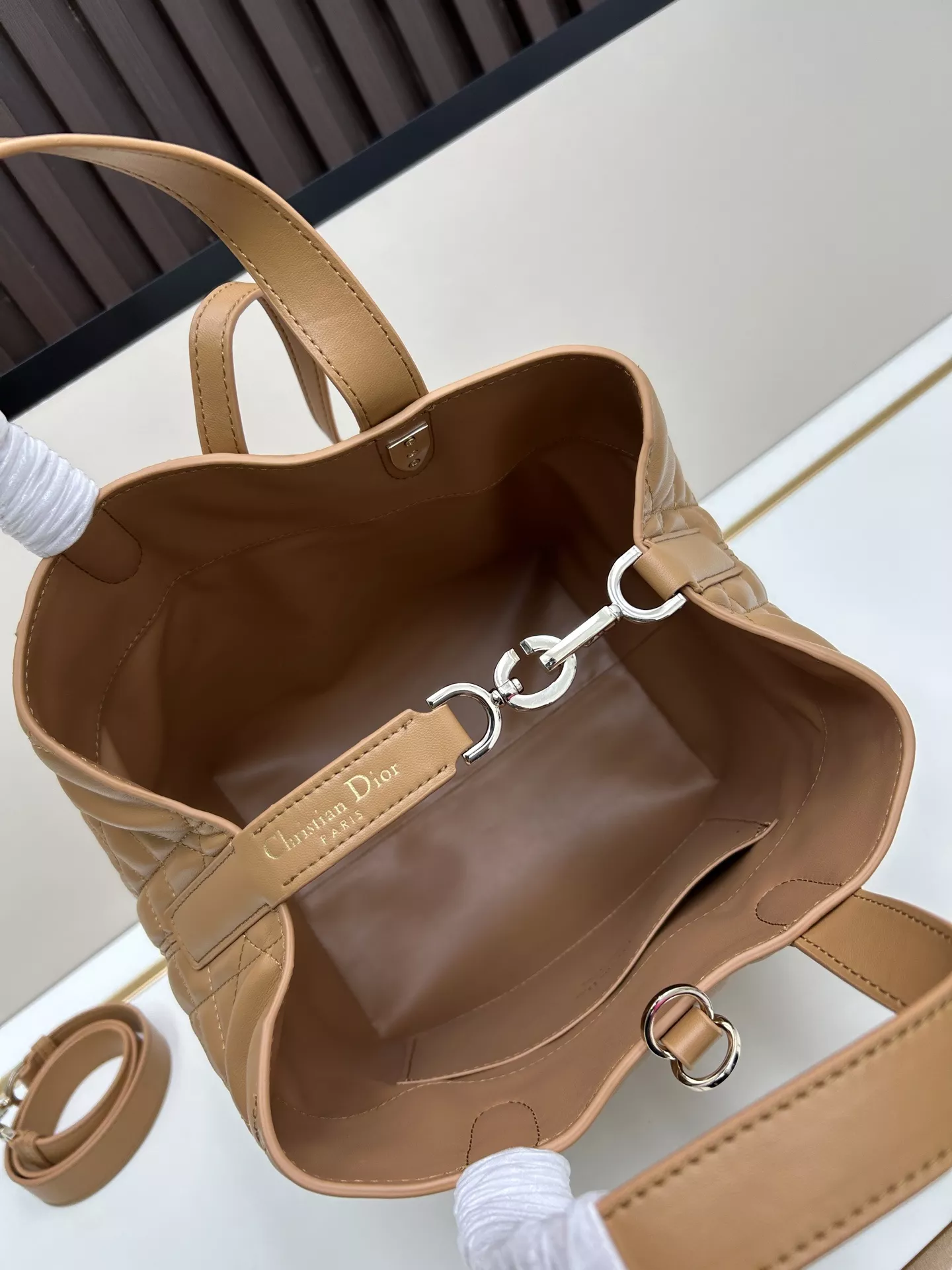 디올 뚜주흐 버티컬 핸드백 상세 이미지 8