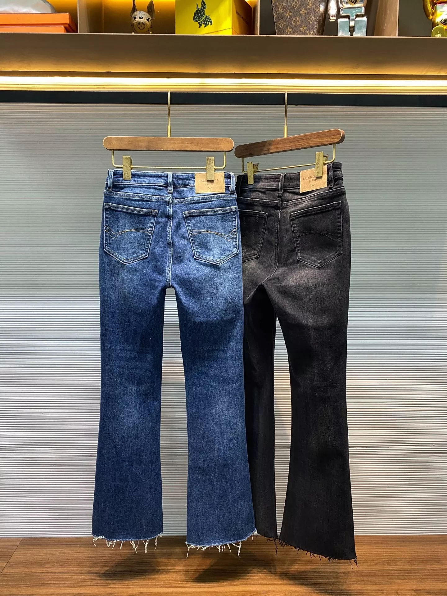 발렌시아가 여성 워싱 기모 스트레치 부츠컷 데님 팬츠 상세 이미지 7