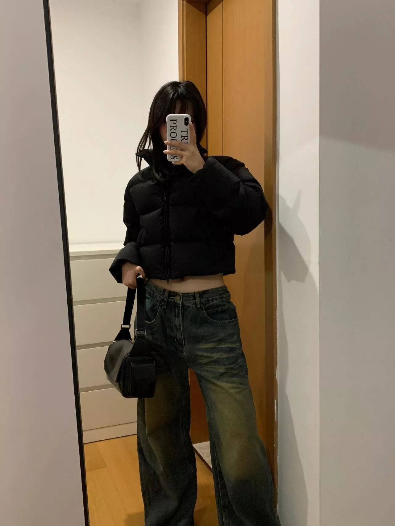 발렌시아가 여성 하이넥 나일론 쇼트 패딩 집업 재킷 상세 이미지 25