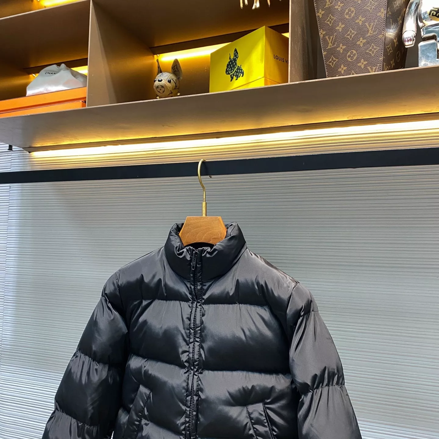 발렌시아가 여성 하이넥 나일론 쇼트 패딩 집업 재킷 상세 이미지 3