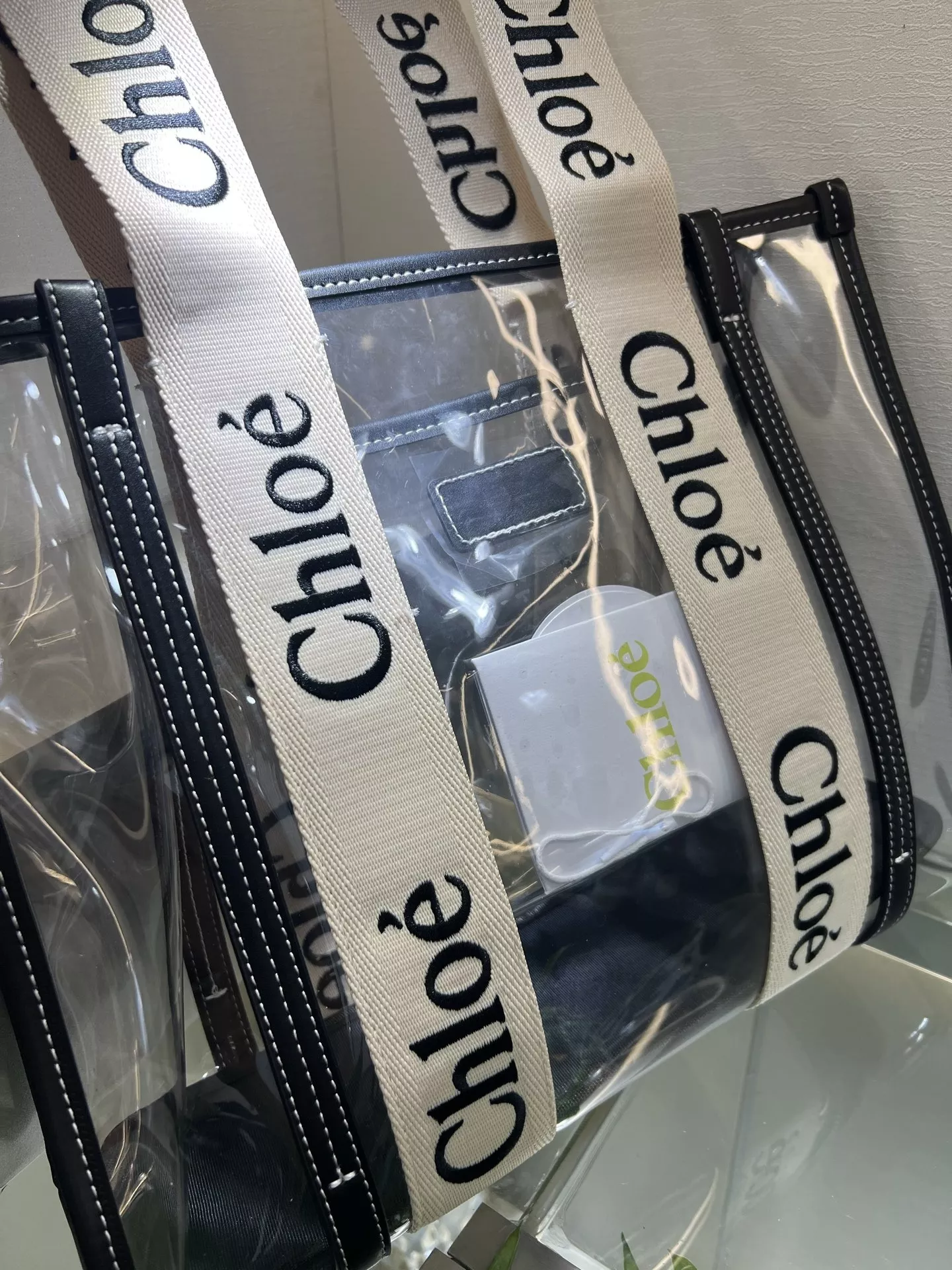끌로에 우디 로고 스트랩 투명 토트백 상세 이미지 6