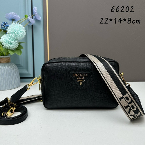 프라다 더블 스트랩 가죽 카메라백