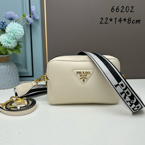 프라다 더블 스트랩 사피아노 레더 카메라 숄더백