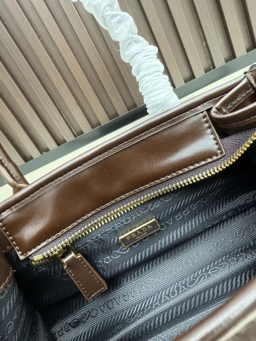 프라다 임포트 데님 패브릭 카프스킨 배색 미니 토트백 상세 이미지 8