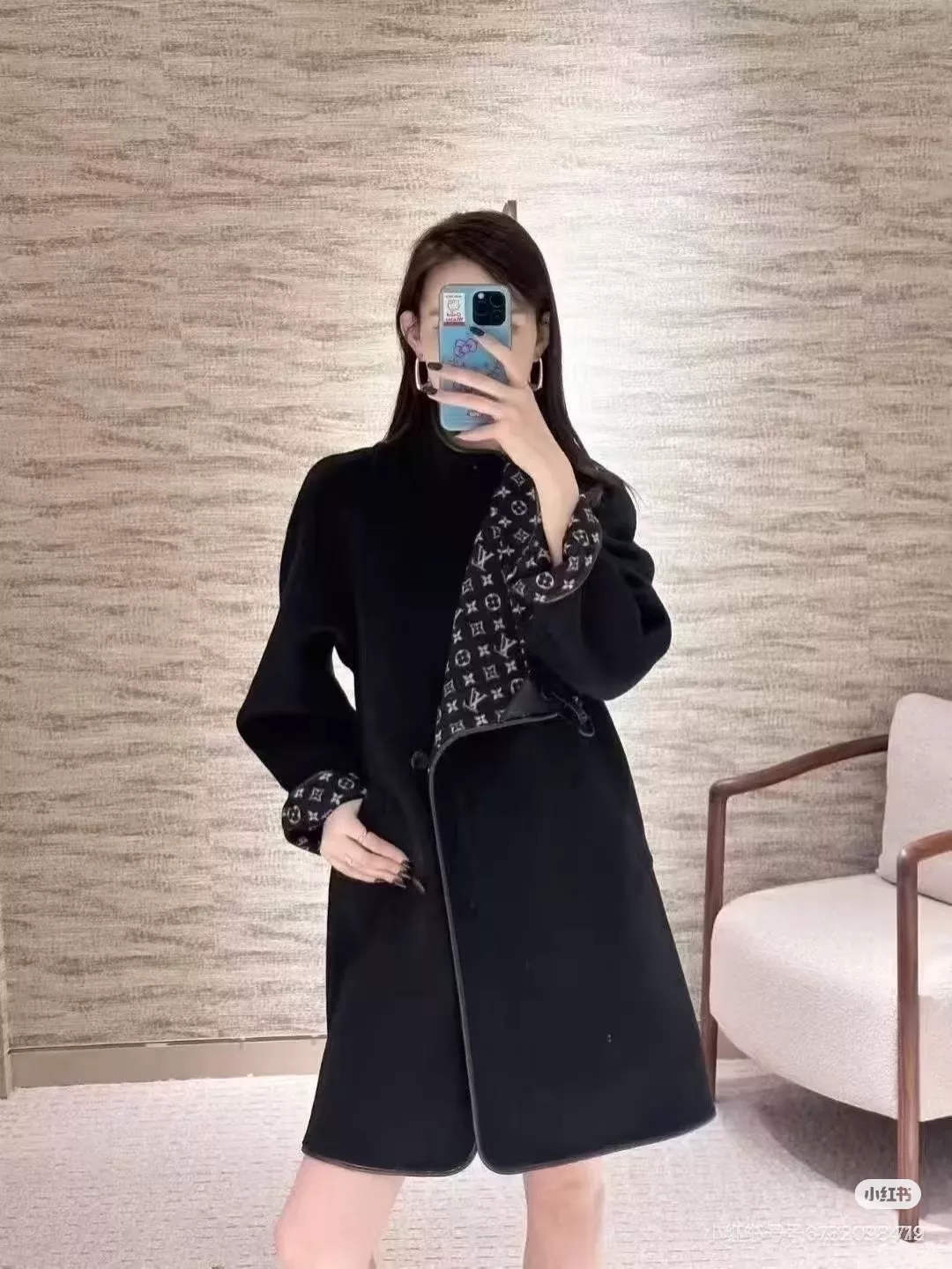 루이비통 모노그램 자카드 리버서블 후크 클로저 코트 상세 이미지 105