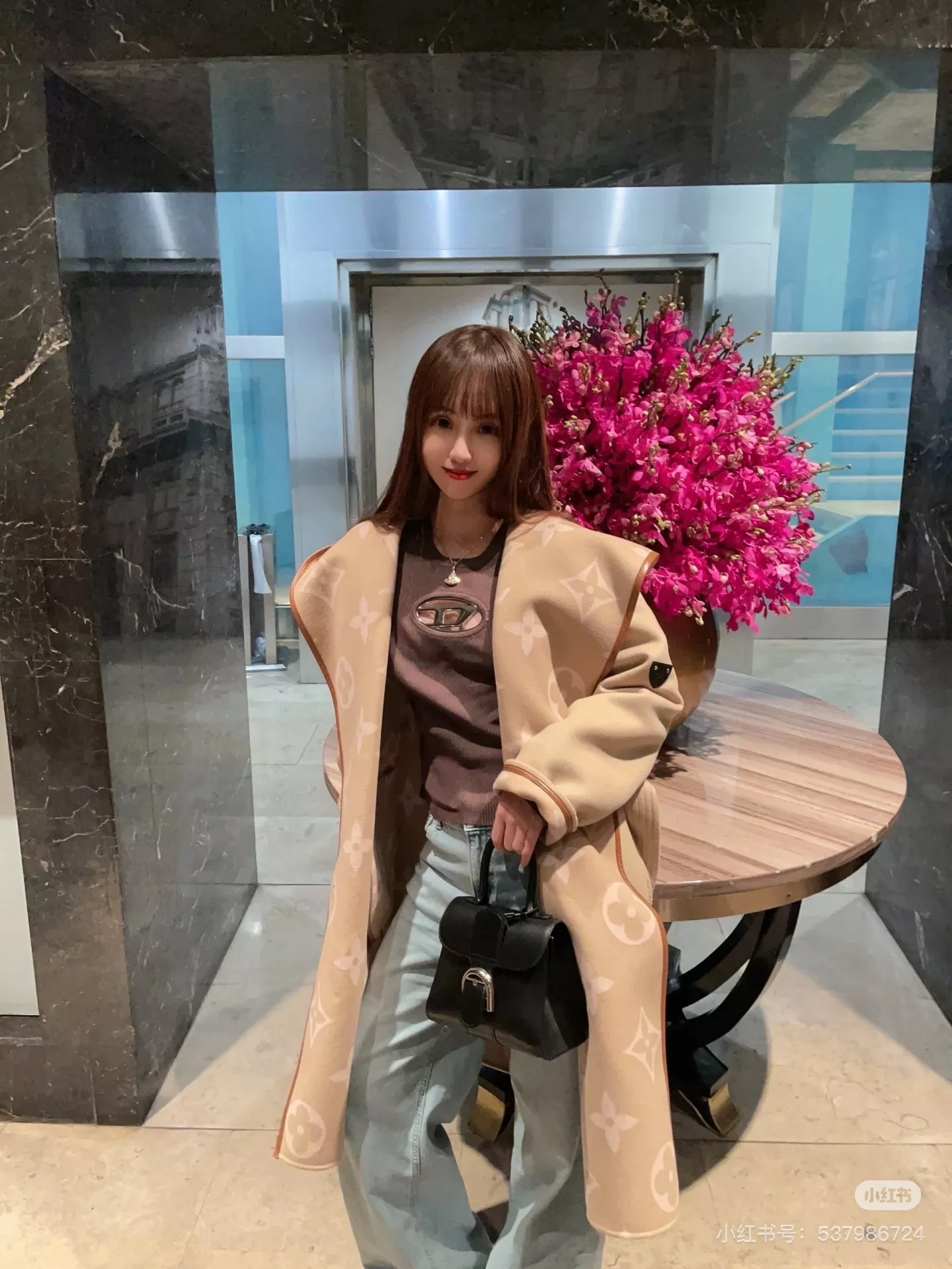 루이비통 모노그램 자카드 후드 벨트 롱 코트 상세 이미지 76