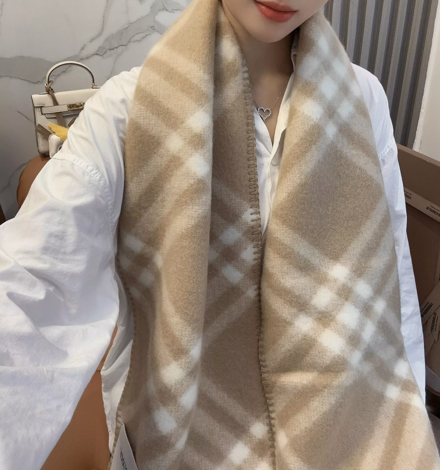 버버리 체크 패턴 울 블렌드 머플러 상세 이미지 1