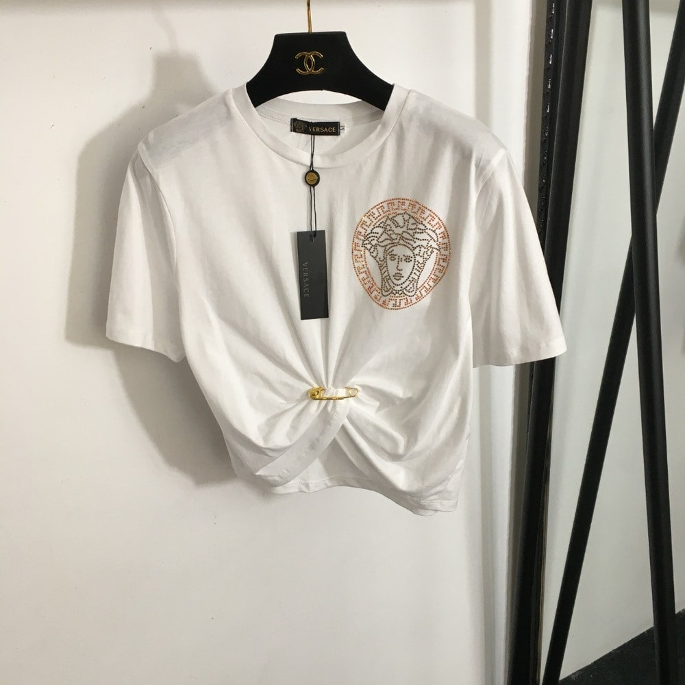 베르사체 메두사 인물 핫픽스 브로치 셔링 크롭 티셔츠