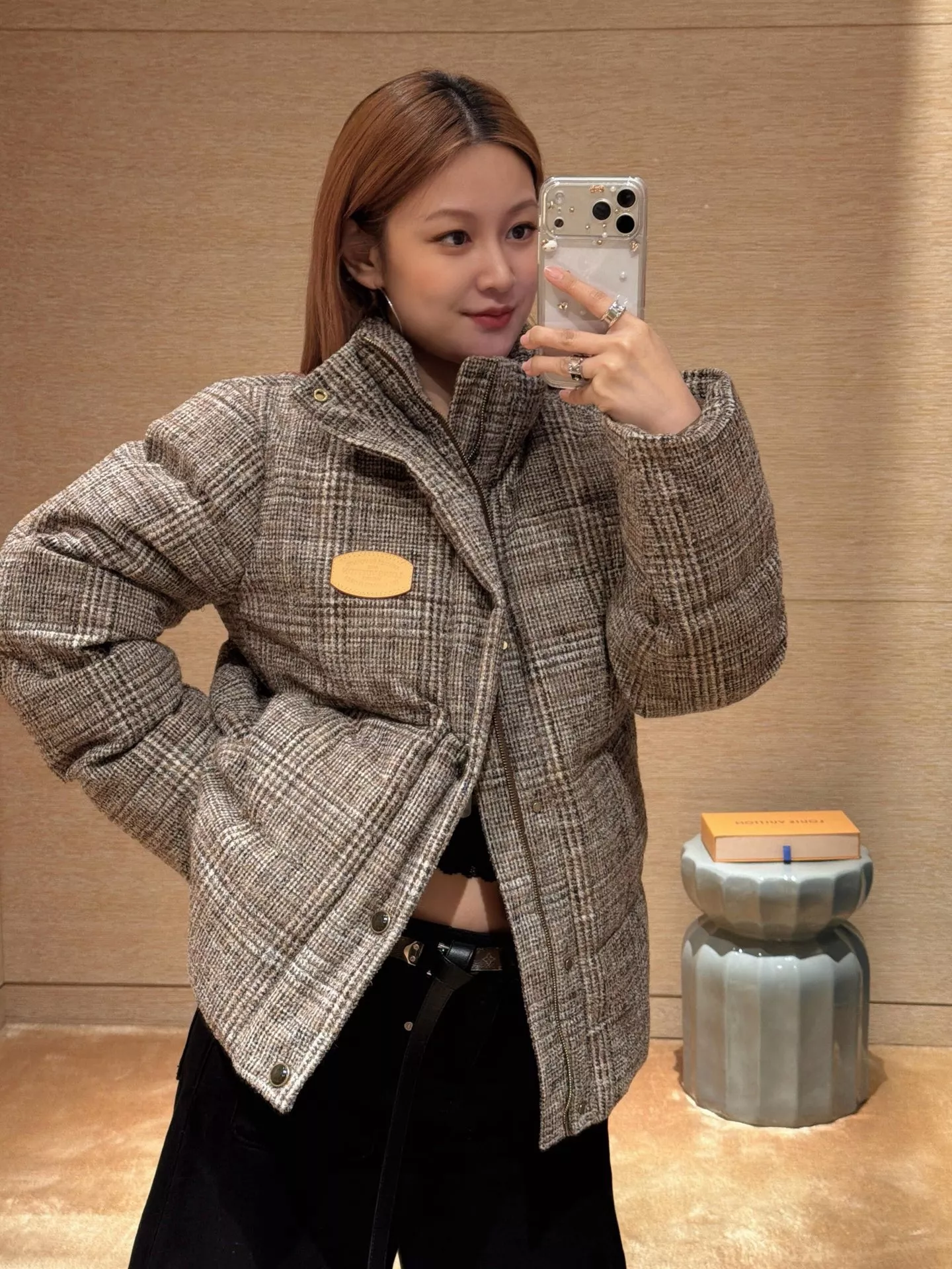 루이비통 하이넥 체크 트위드 숏 패딩 재킷 상세 이미지 25