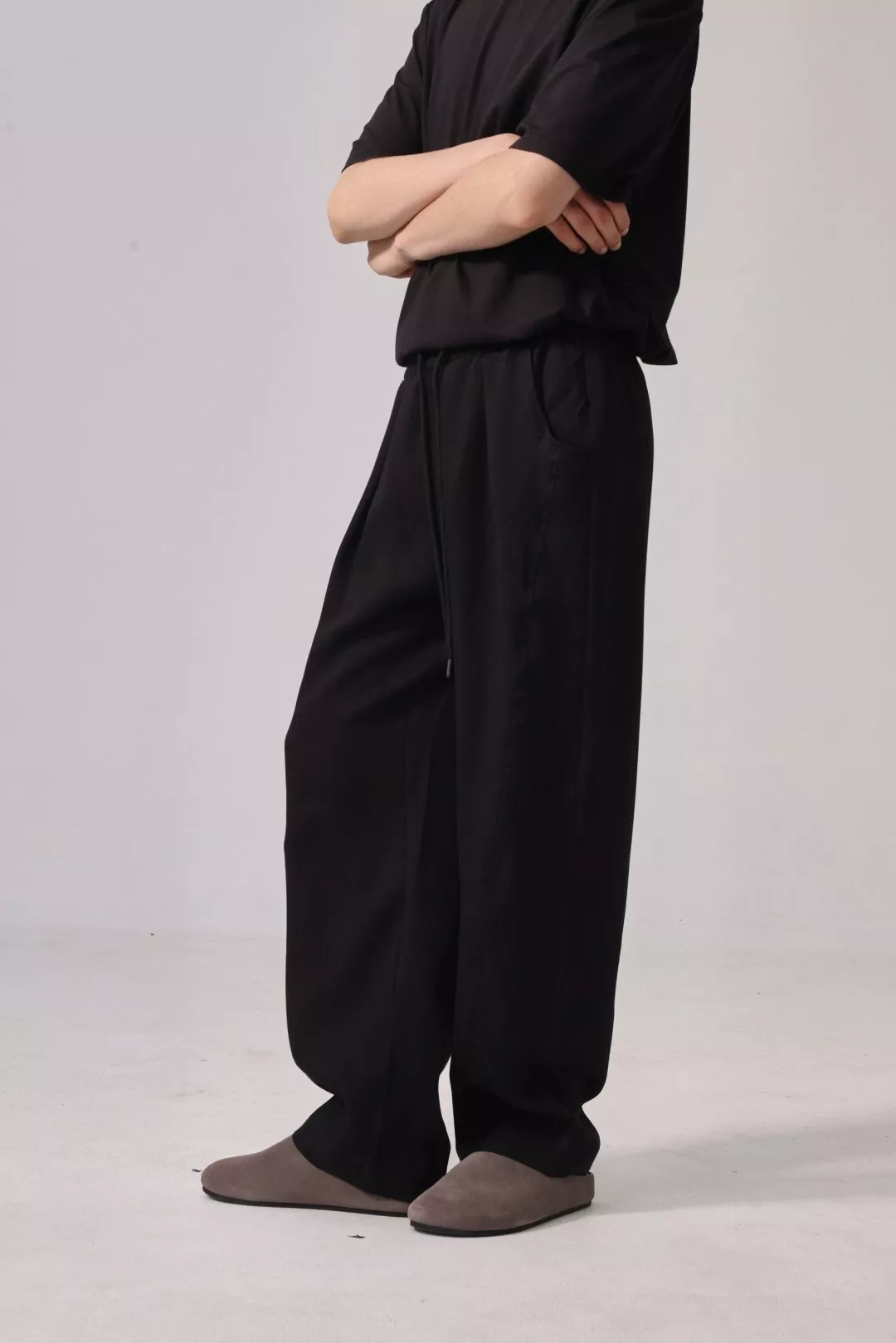 르메르 텐셀 아마 혼방 밴딩 웨이스트 커브드 롱 팬츠 상세 이미지 19