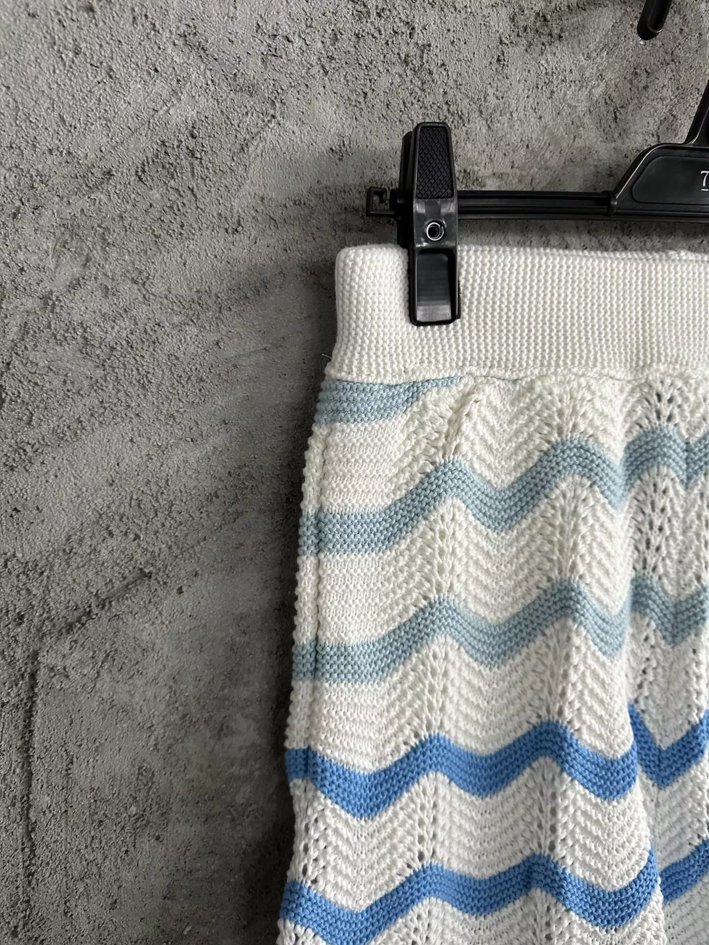 까르띠에 2024SS 블루 아치 웨이브 니트 쇼츠 상세 이미지 5