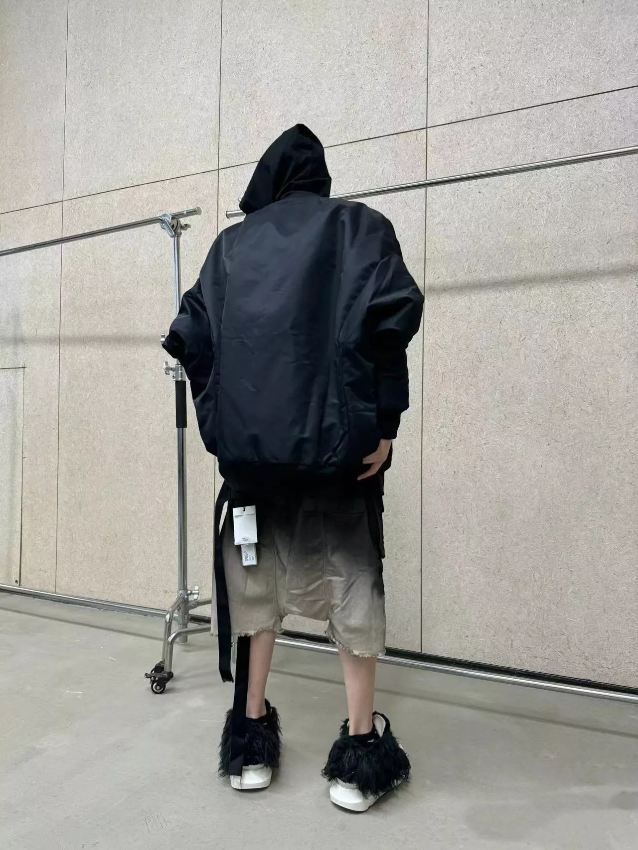 릭오웬스 2024SS 스프레이 워싱 더블 링 멀티포켓 데님 하프 팬츠 상세 이미지 13