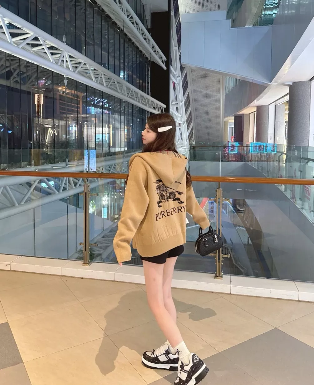 버버리 클래식 체크 양면 후드 집업 가디건 상세 이미지 33