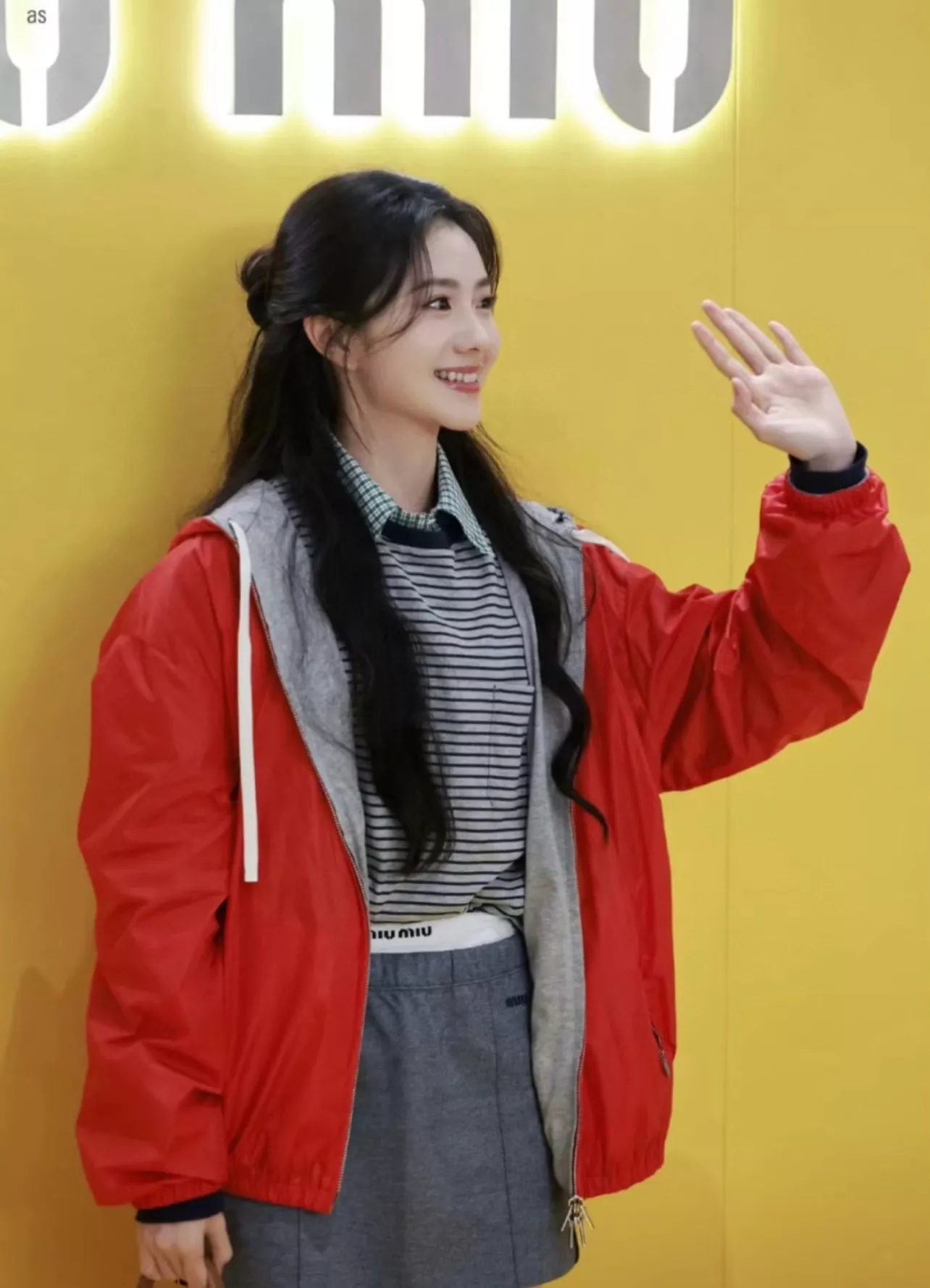 미우미우 로고 포켓 스트라이프 긴소매 티셔츠 상세 이미지 33
